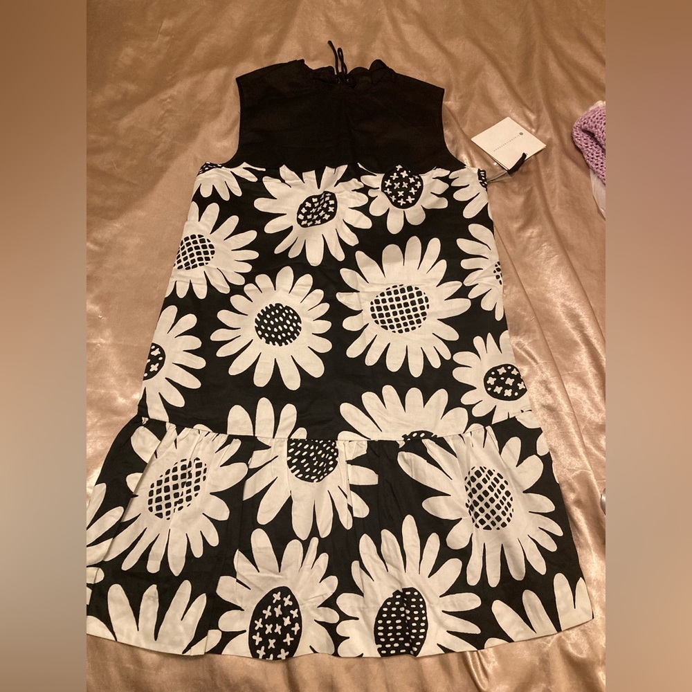 A NWT Victoria Beckham Monochrome Floral Pattern Dress